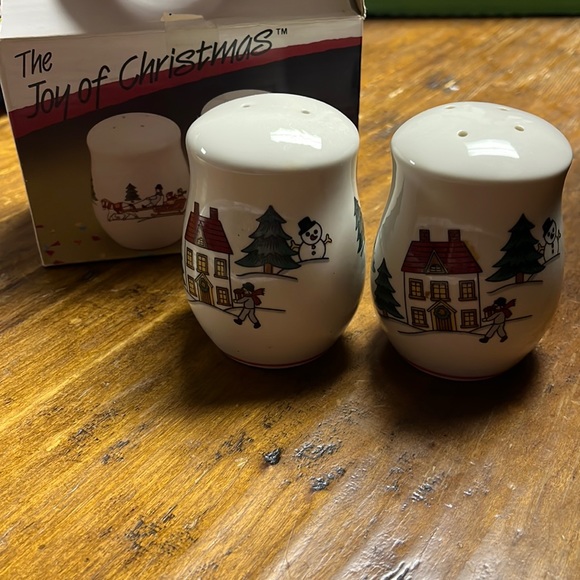The joy of Christmas vintage salt and pepper shakers - Picture 1 of 2